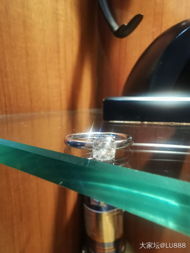 订婚垫形钻戒 男朋友买小了 我想换个大点的 有亲喜欢的不 便宜转手_戒指钻石