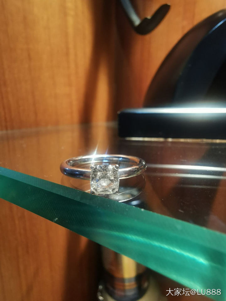 订婚垫形钻戒 男朋友买小了 我想换个大点的 有亲喜欢的不 便宜转手_戒指钻石