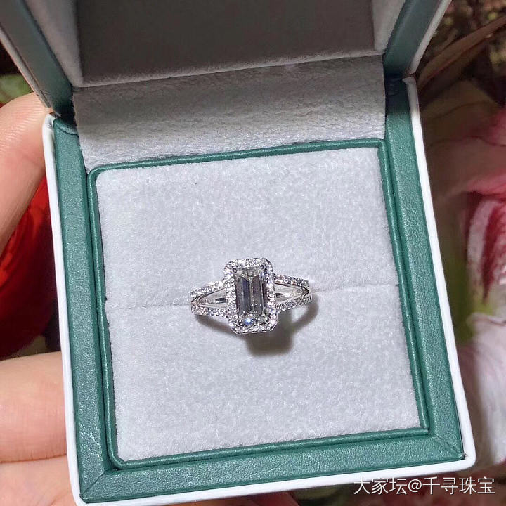 台面超大的一克拉冰糖钻戒💍_戒指钻石千寻珠宝