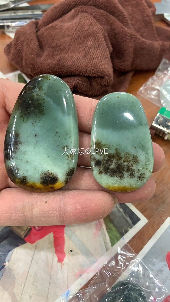 大家看看这个水草沁和田玉沙枣青无事牌怎么样，请大家多提宝贵意见！_挂件和田玉