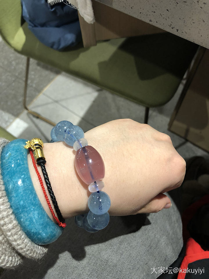 出门吃饭，秀个海蓝宝_珠串海蓝宝