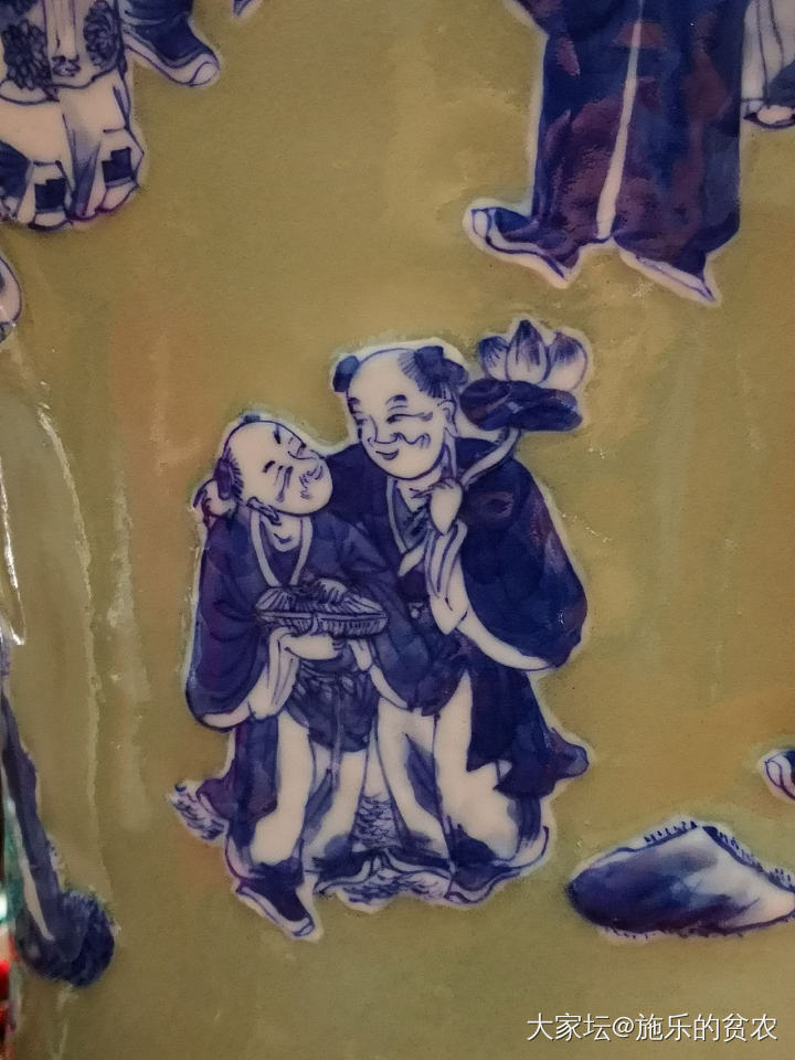 (3) 修平粘结缝隙
用刀片延器物表面弧度铲、刮或削平高于表面的多余粘着剂，为腻..._陶瓷维修
