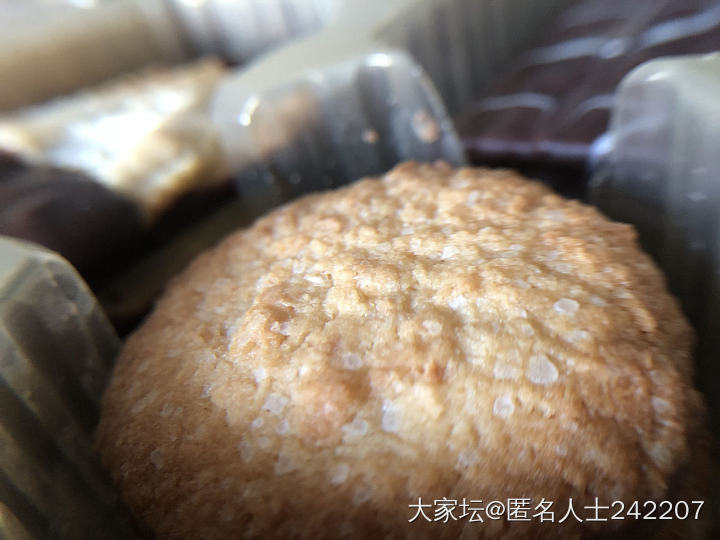 昨天买的饼干礼盒_零食