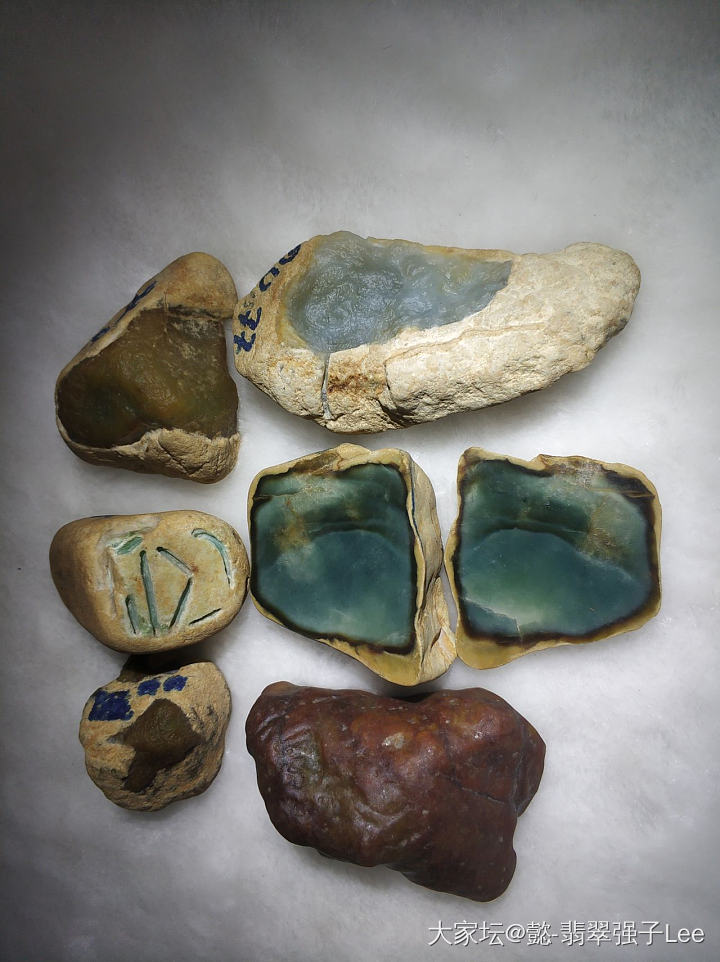 翡翠小精品原石，自己收藏的几个小精品，拿出来晒一晒😍😍_翡翠原石