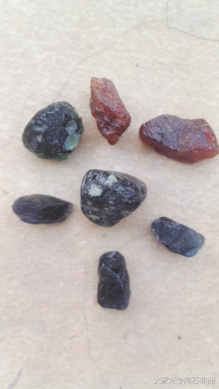 捷克隕石的內部世界_手排玻璃陨石