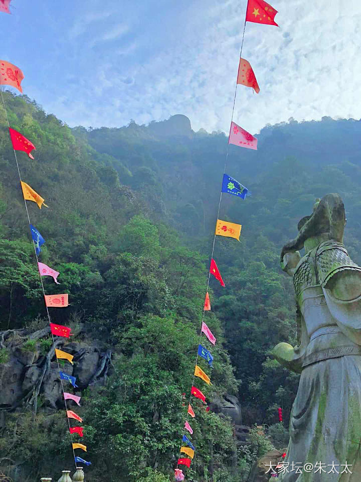 千佛山看山看水 未来寺观鱼观心._旅游