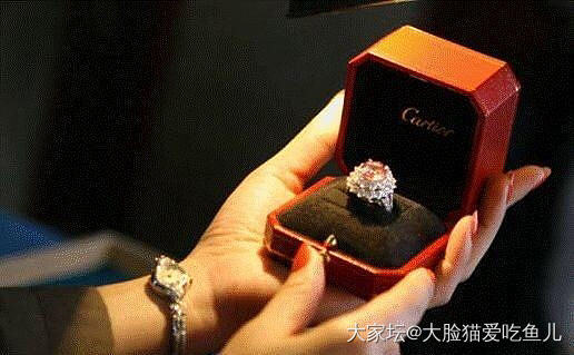 剧中男主角很有钱就对了……粉钻鸽子蛋！_戒指彩钻