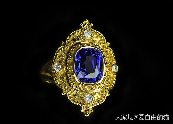 看到一款很美的戒指_戒指蓝宝石