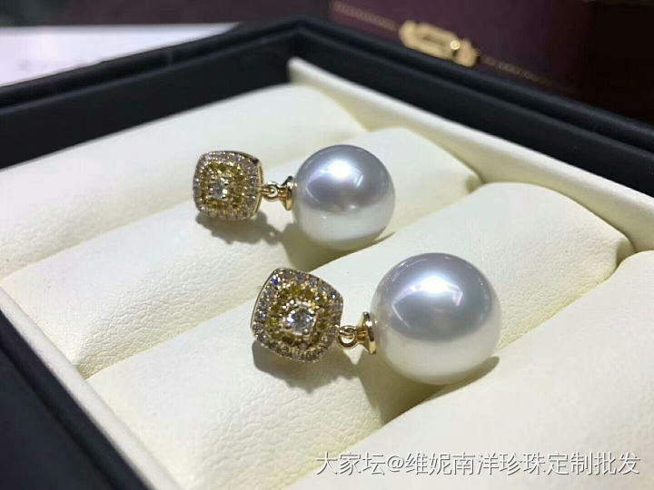 高品质钻石耳钉，澳白11-12mm，强光正圆无暇，黄白钻💎29分，18K，附证书。_珍珠