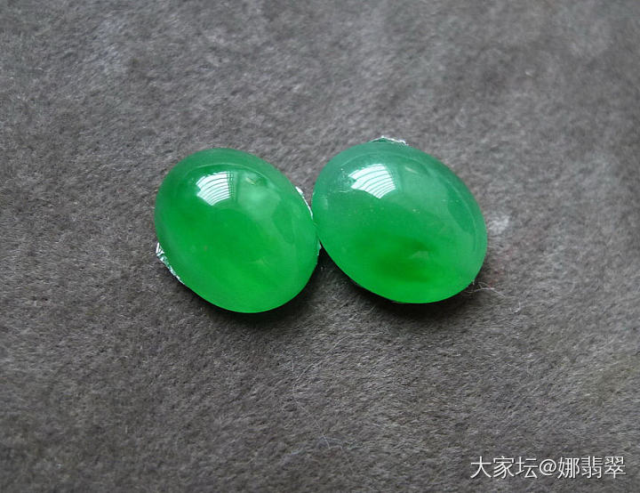 一对精品大绿蛋_蛋面翡翠
