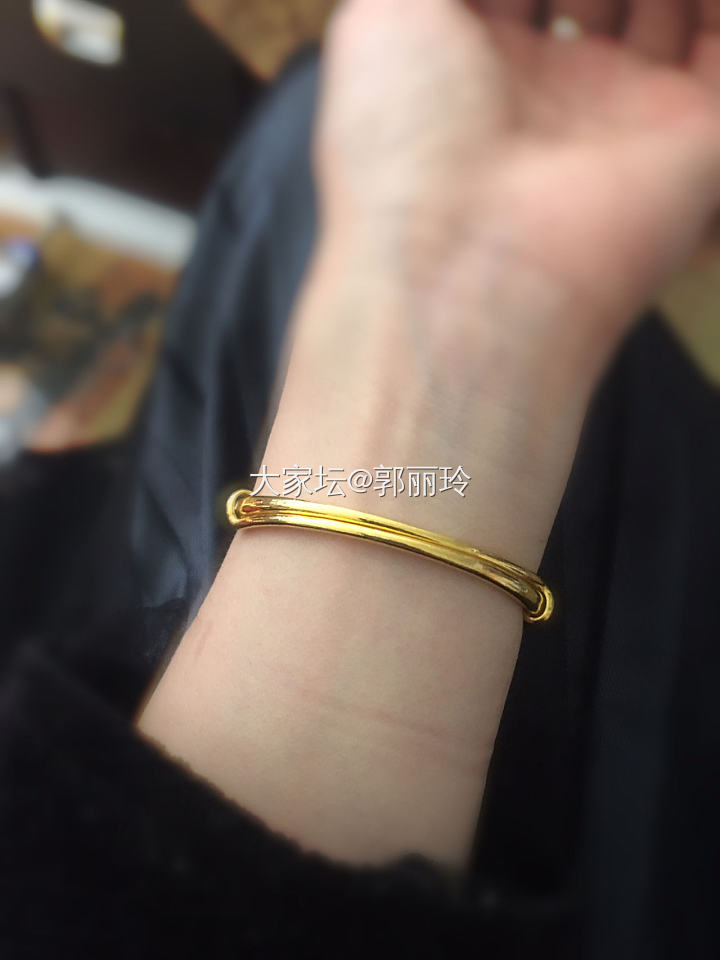 小镯几上手图_手镯金