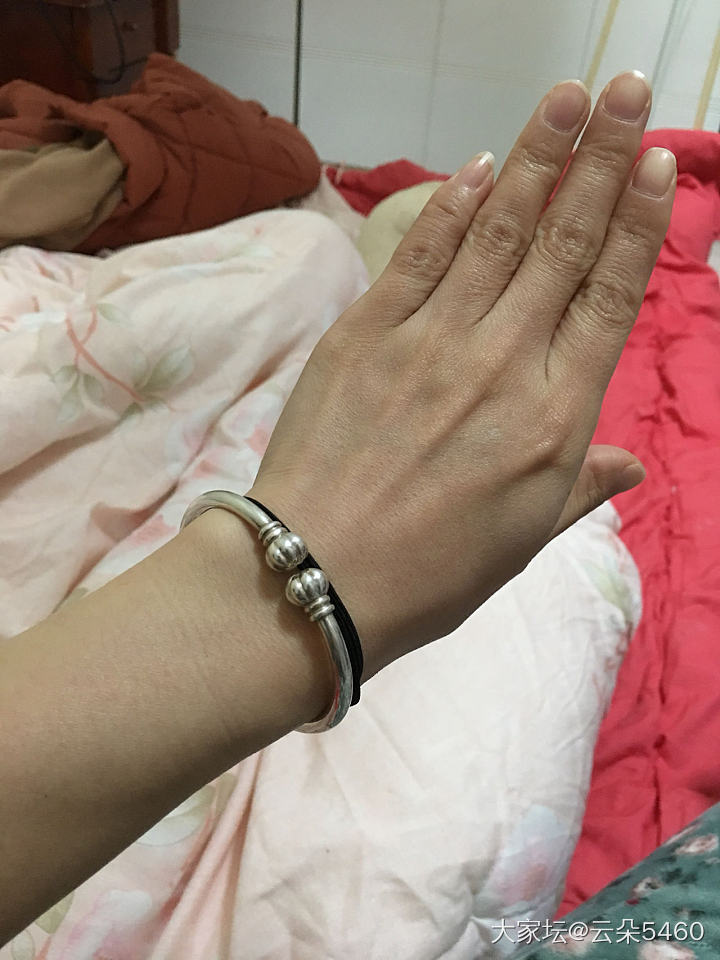 小镯几上手图_手镯金