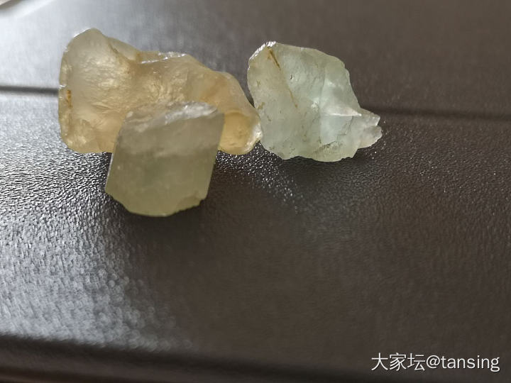 请问这是金丝玉吗？还是宝石光？在克拉玛依宝石滩捡的_金丝玉原石