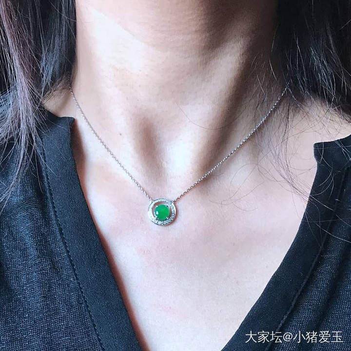 高冰阳绿蛋锁骨链_挂件翡翠