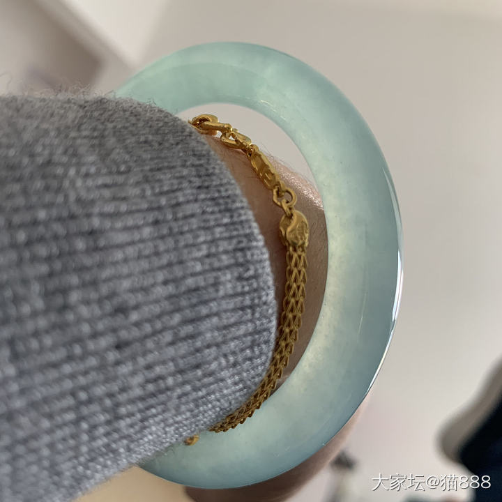 甜绿冰条，时刻都惊艳着我，真的很美_手镯翡翠