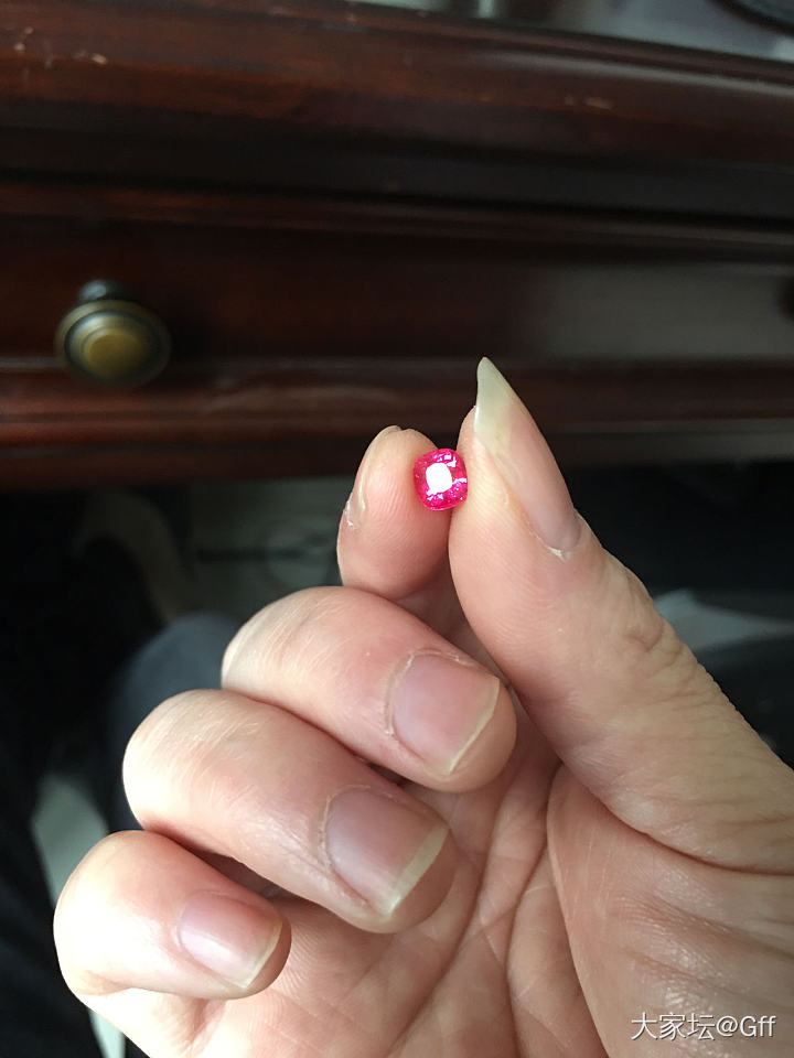 大家帮忙看看，这尖晶算热粉不？_尖晶石