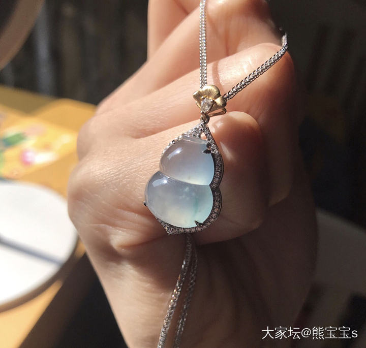 求助：什么样的翡翠叫做冰糖雪梨？_翡翠