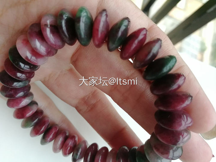 请问这串是天然红绿宝嘛？_珠串红绿宝