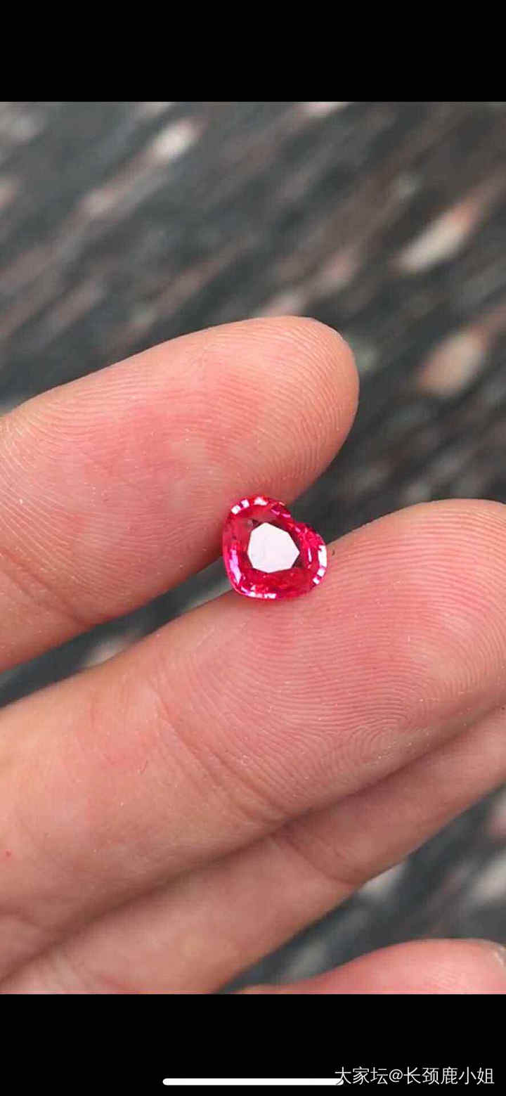 热粉尖晶和热粉粉蓝宝哪个值得入手_蓝宝石尖晶石