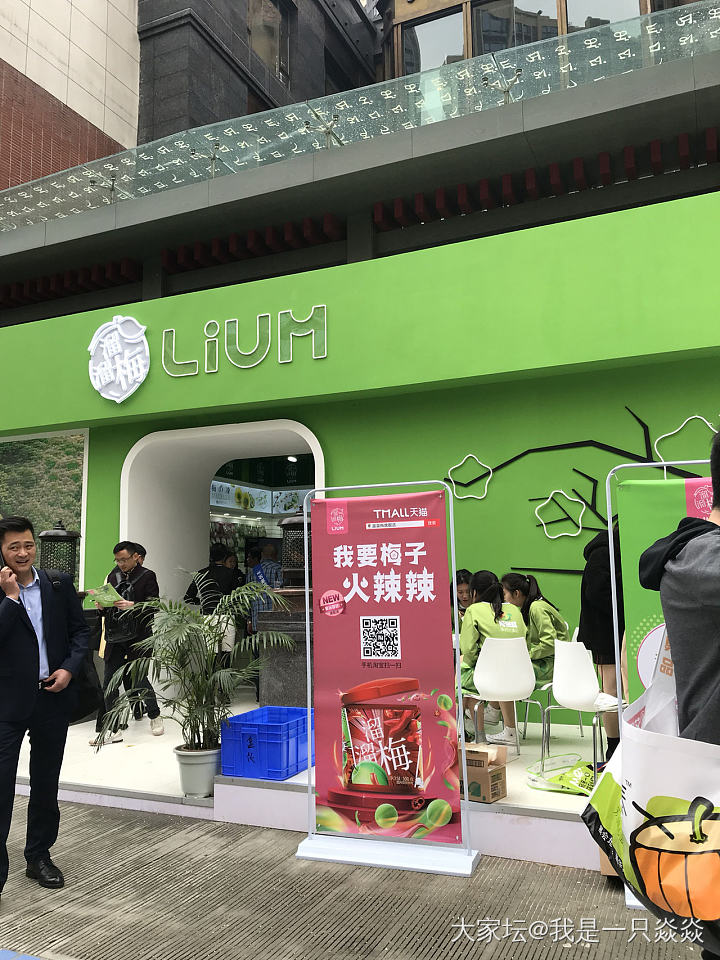 酒店门口的展厅都100多万啊，_闲聊