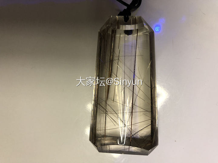 新入手的发晶，小几千，分辨不出来是哪种发晶，感觉像银发晶，又不太确定，大概48...._吊坠发晶