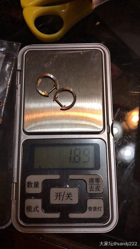 不能愉快的戴耳环了，才戴几天就丢了一个，好心痛！顺便看看还有没有人掉了一个的，求..._耳环