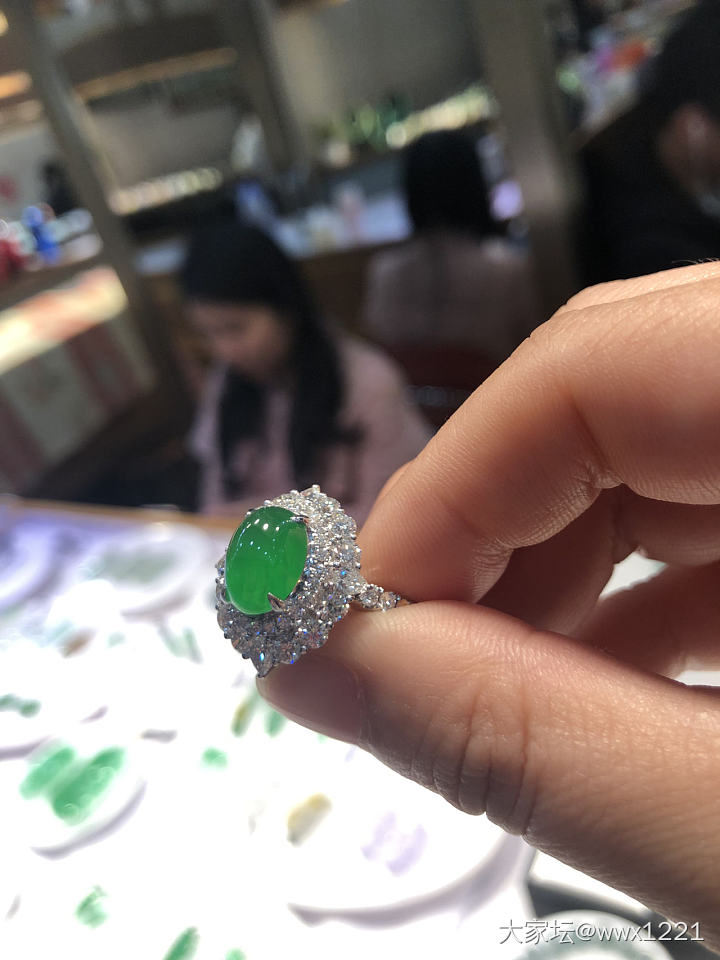 色标绿蛋蛋_戒指翡翠