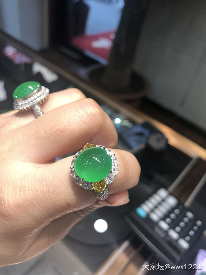 色标绿蛋蛋_戒指翡翠