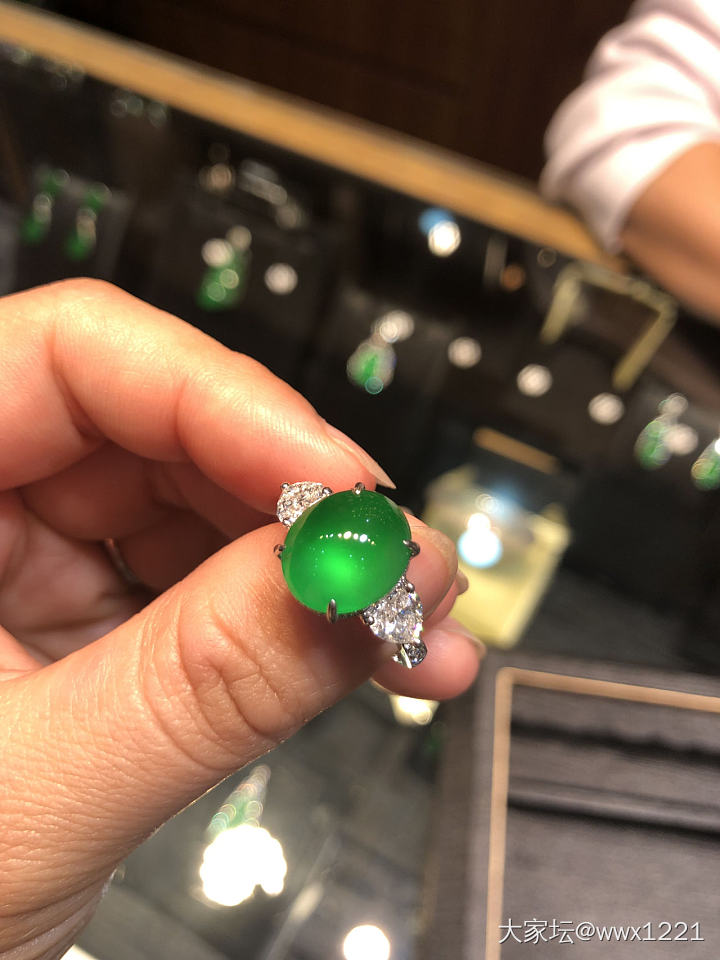 色标绿蛋蛋_戒指翡翠