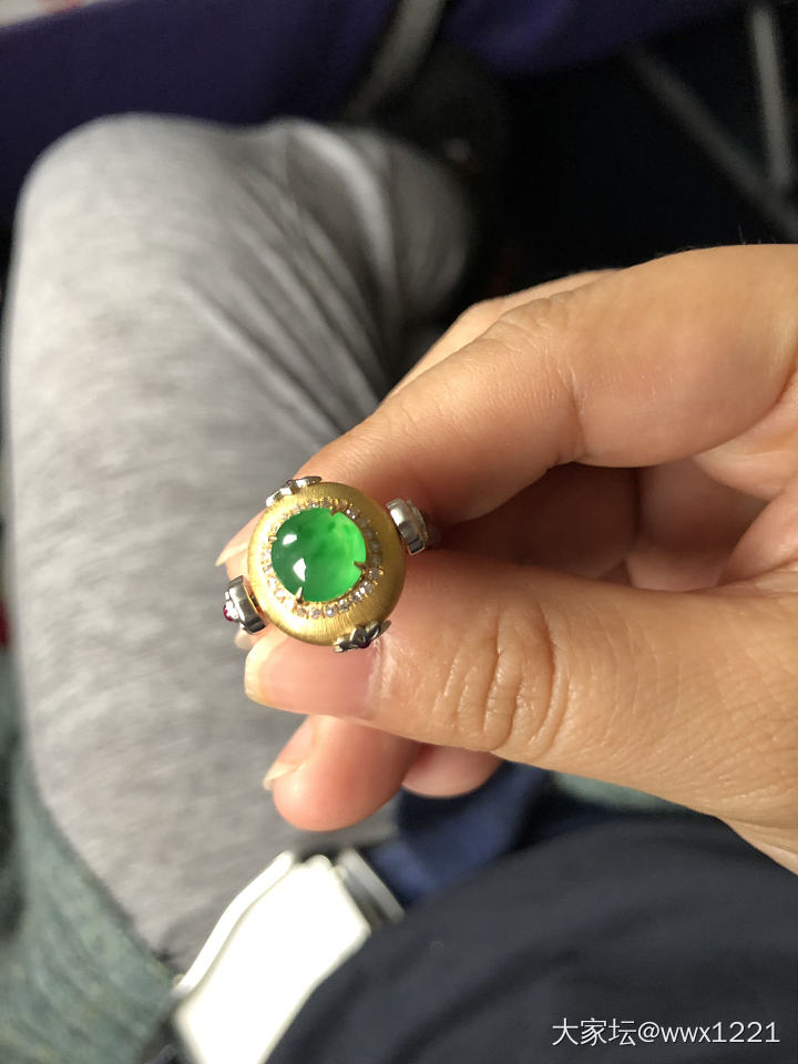 色标绿蛋蛋_戒指翡翠