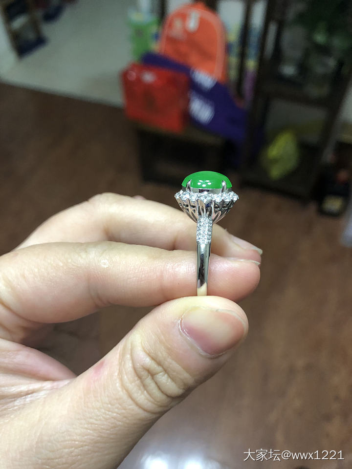 色标绿蛋蛋_戒指翡翠