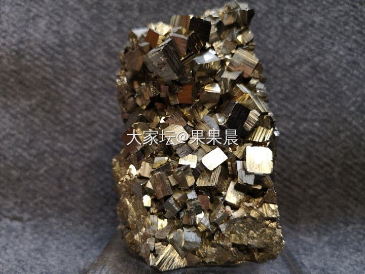 看看我的各种矿石原石放家里收藏真的是漂亮_彩色宝石水晶矿物标本