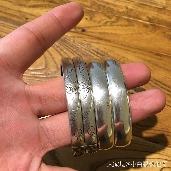初中一年级啦，晒晒两对儿银镯子，庆贺一下😂_银手镯古董首饰