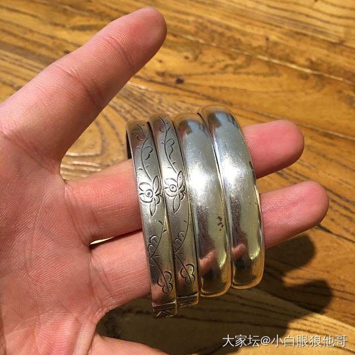 初中一年级啦，晒晒两对儿银镯子，庆贺一下😂_银手镯古董首饰