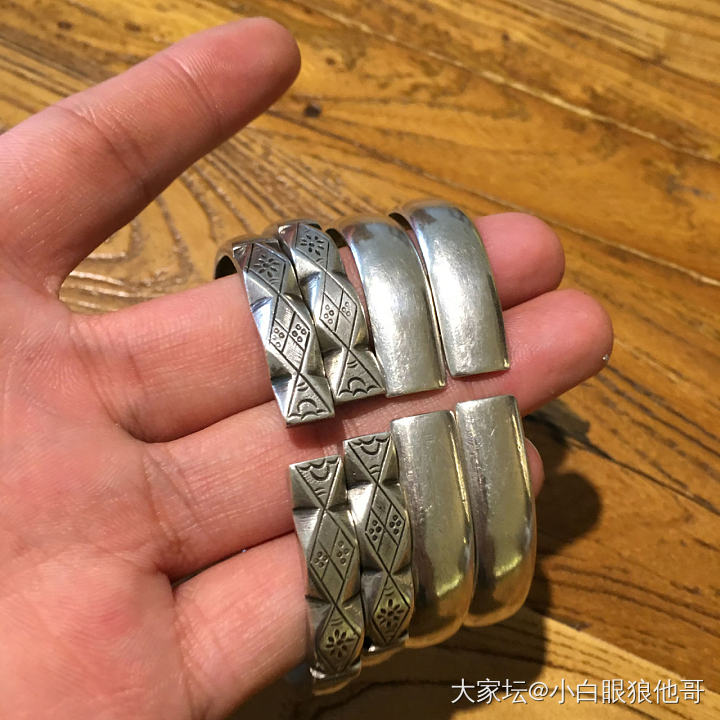 初中一年级啦，晒晒两对儿银镯子，庆贺一下😂_银手镯古董首饰