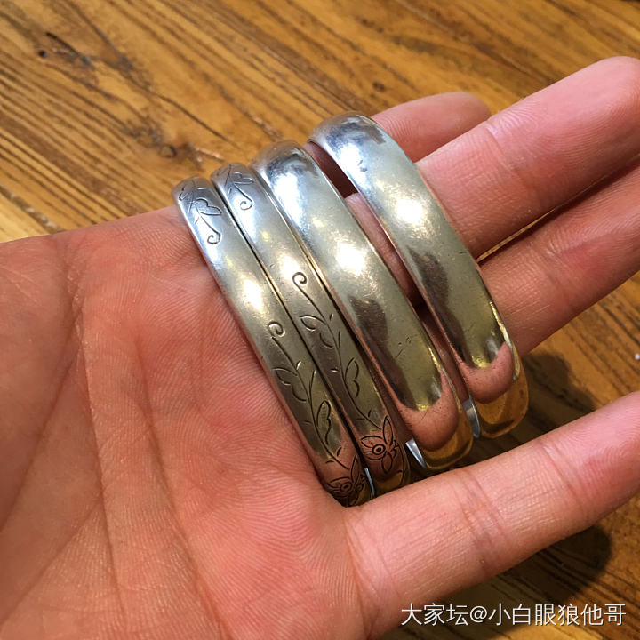 初中一年级啦，晒晒两对儿银镯子，庆贺一下😂_银手镯古董首饰