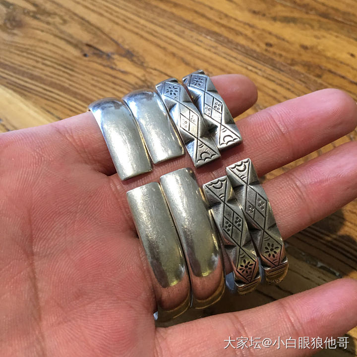 初中一年级啦，晒晒两对儿银镯子，庆贺一下😂_银手镯古董首饰