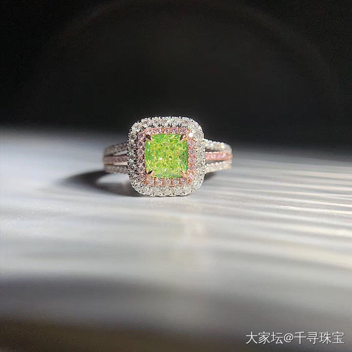 绿钻，粉钻，蓝钻，给生活增添一点色彩吧_戒指钻石千寻珠宝