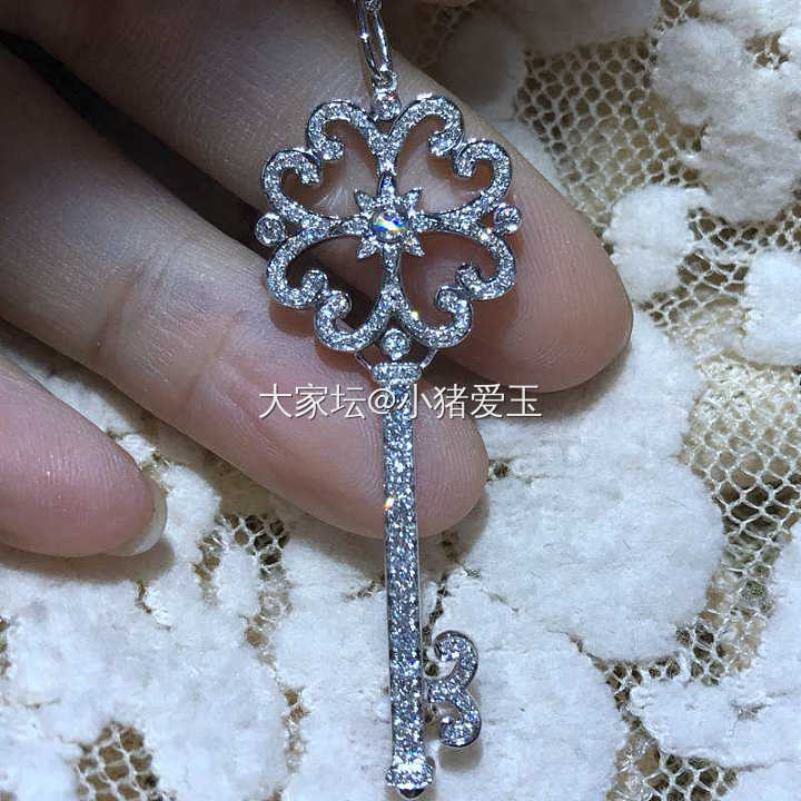 18K白金花型钥匙钻石项链_颈饰钻石