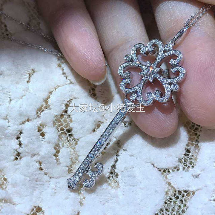 18K白金花型钥匙钻石项链_颈饰钻石
