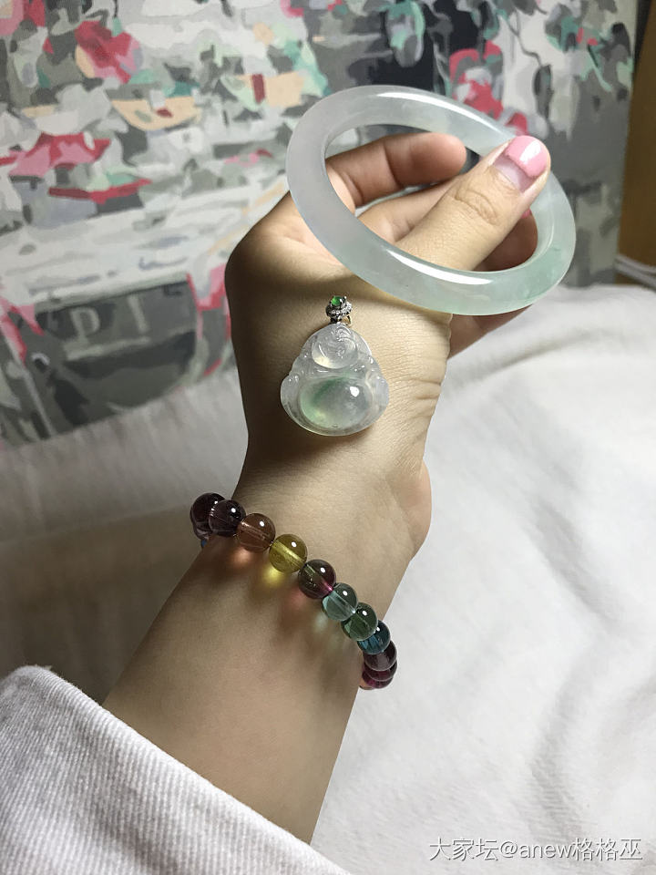 秀甜绿高冰同料手镯圆条加佛公_手镯翡翠