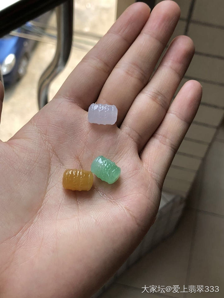 今天刚拿的毛货桶珠，现在价格真是没法看。期待出水～_半成品翡翠
