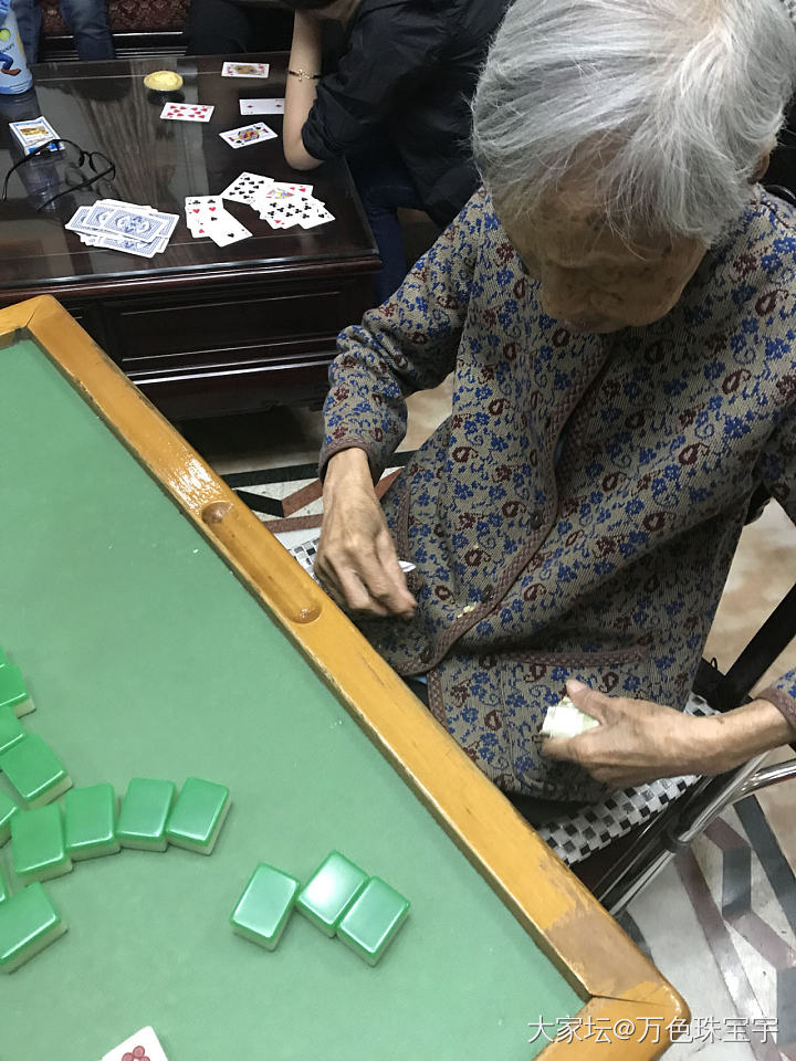 102岁的奶奶，80多年的牌龄_闲聊