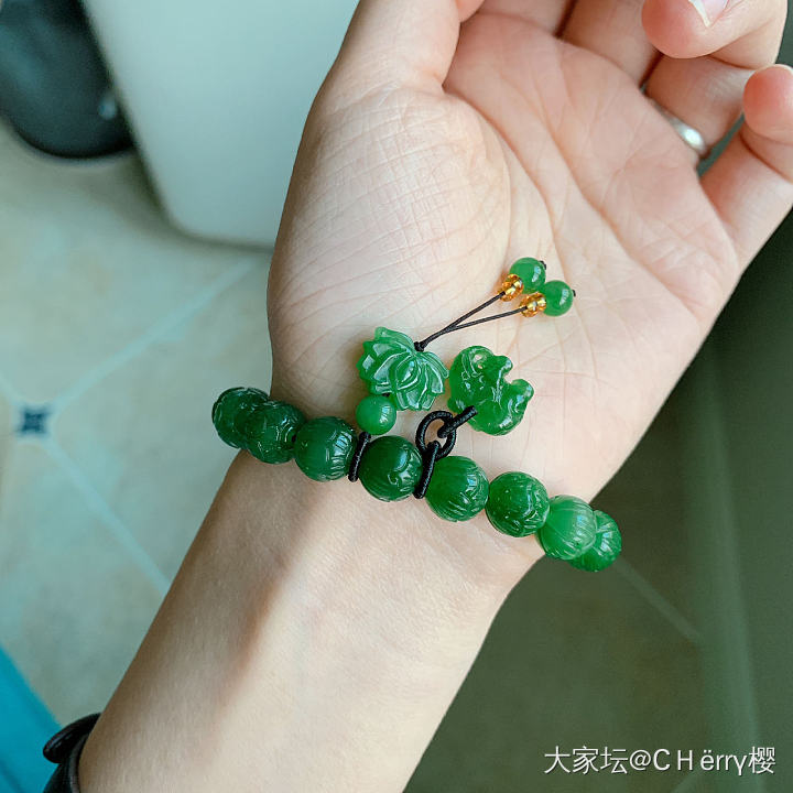晒晒碧玉莲花珠手链_珠串碧玉