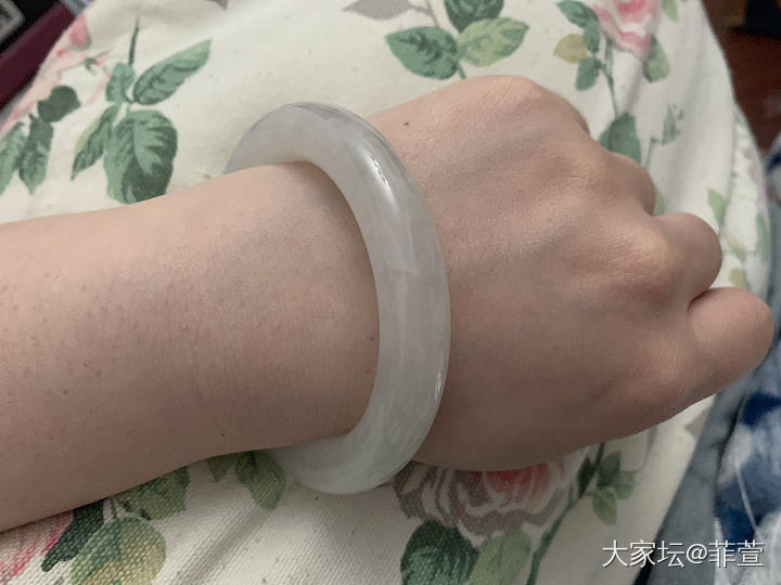 圆镯，扁镯，贵妃镯，哪个才是你的菜？_手镯