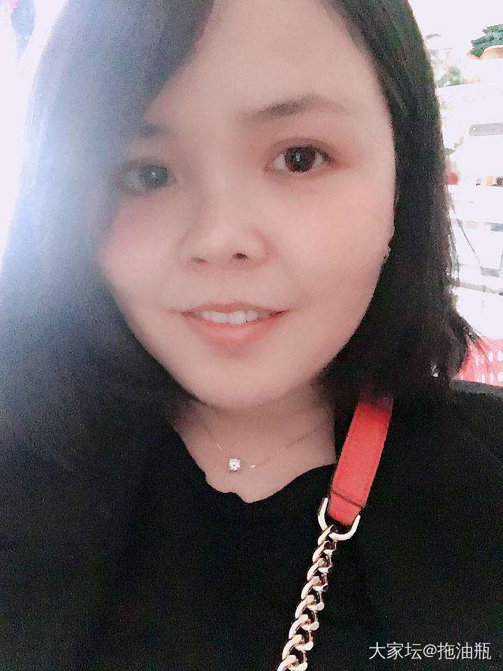说金鹰一楼有珠宝展，老大老二和她爸下午开车陪我去逛，草太多，只恨工资太低[捂脸]_珍珠戒指彩钻