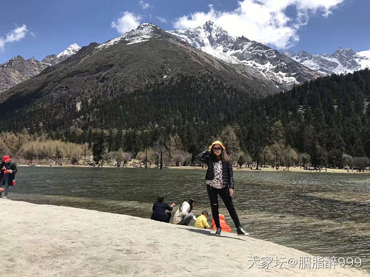 五一川西毕棚沟行，
川西天蓝，白雪皑皑终年不化，雪水形成的冰冷海子，海拨4000..._旅游