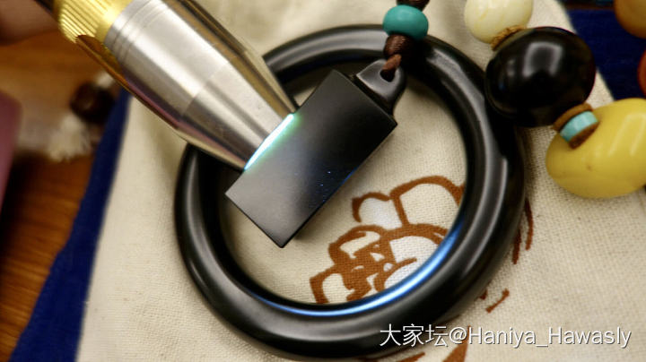 黑青籽「透闪石」VS黑青籽「直闪石」VS塔青_和田玉