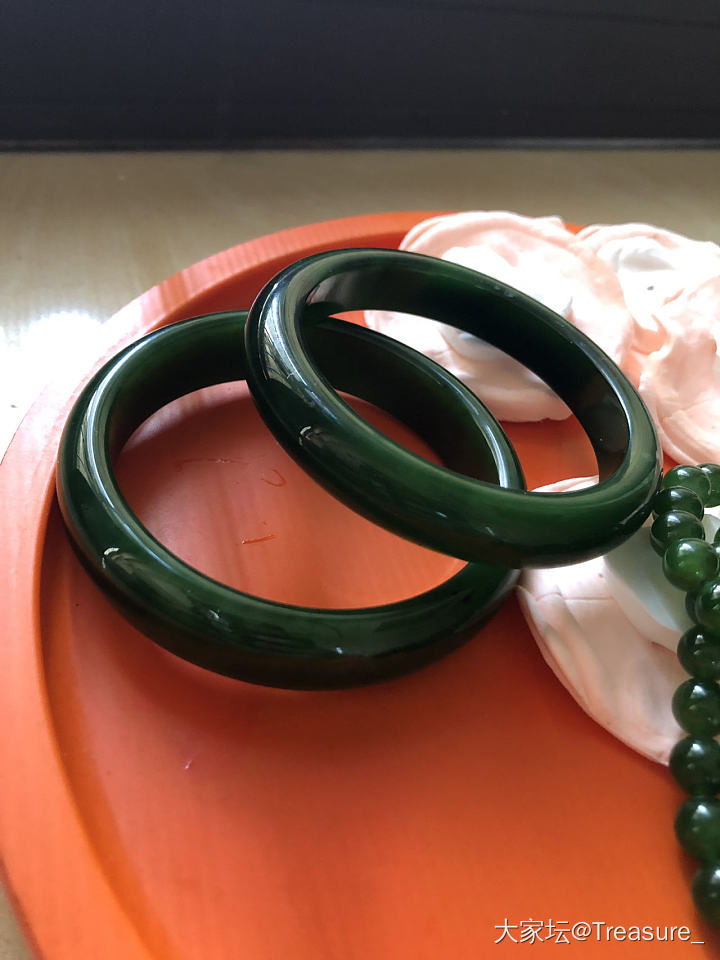 突然get到了菠菜绿的美_珠串手镯和田玉