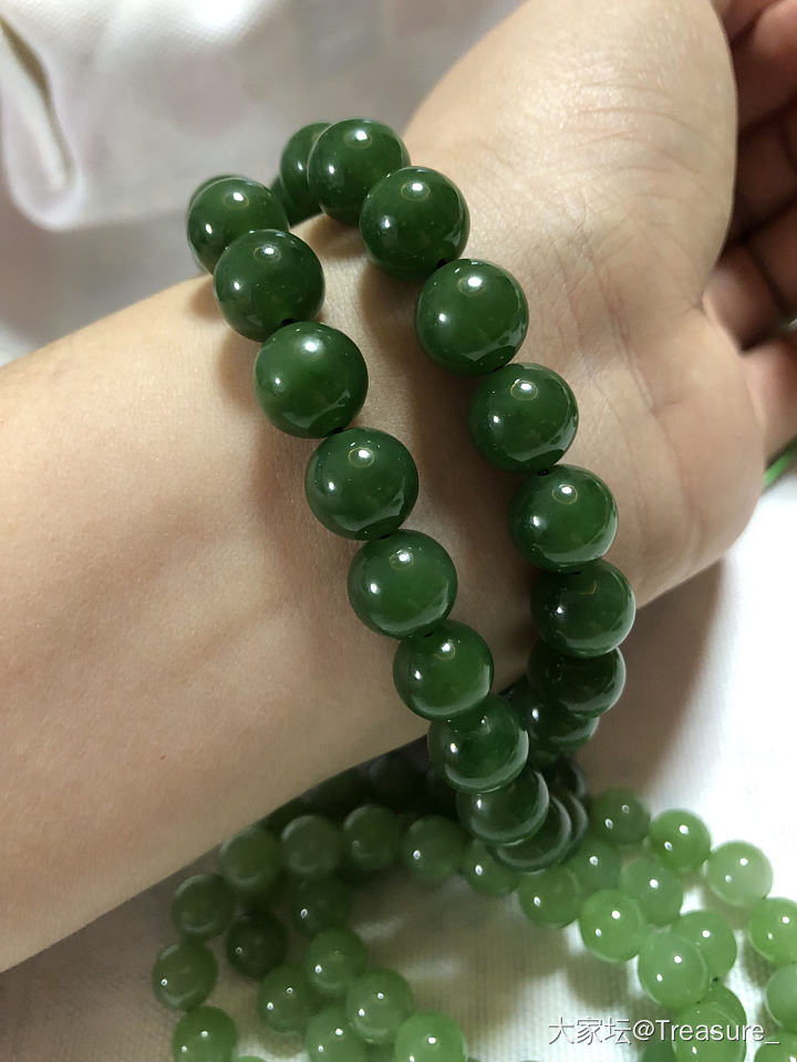 突然get到了菠菜绿的美_珠串手镯和田玉